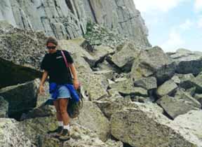 lonecirques.jpg (11872 bytes)