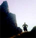 loneqwall.jpg (5661 bytes)