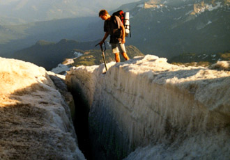 raincreva.jpg (30618 bytes)